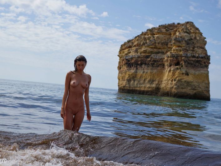 Anna L in Naked Beach. Thumb 24