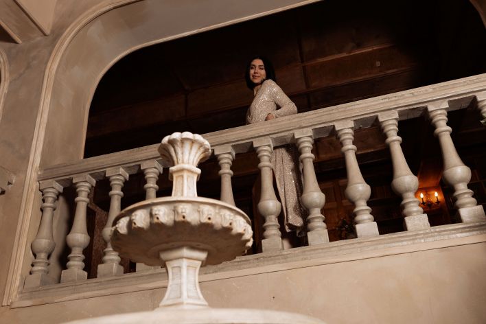 Leo Ahsoka in Extravagant. Thumb 2