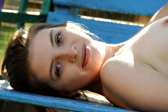 Simona in Presenting Simona. Thumb 31