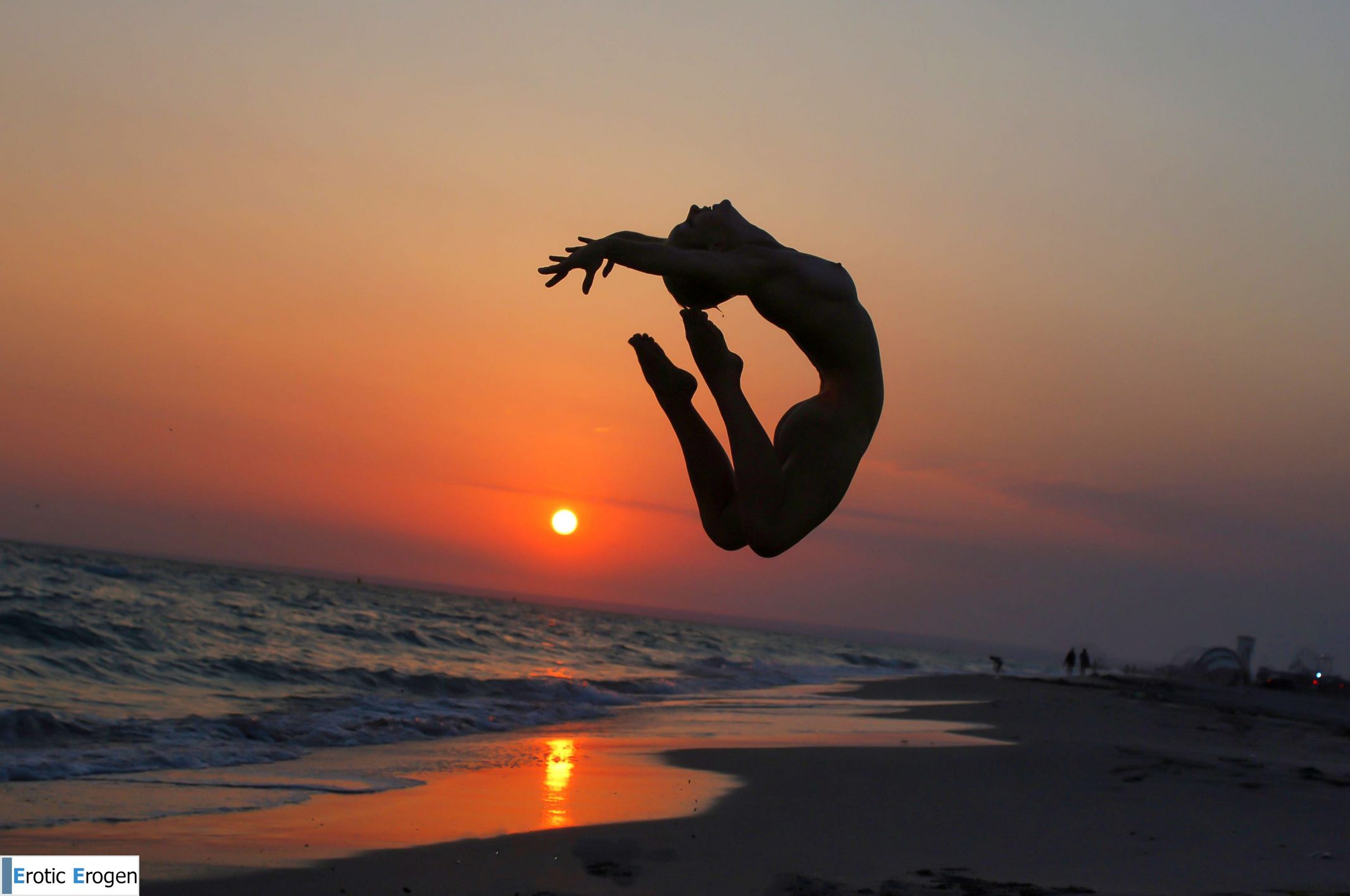 Tienette O in Clear Blue Sky. Picture 39