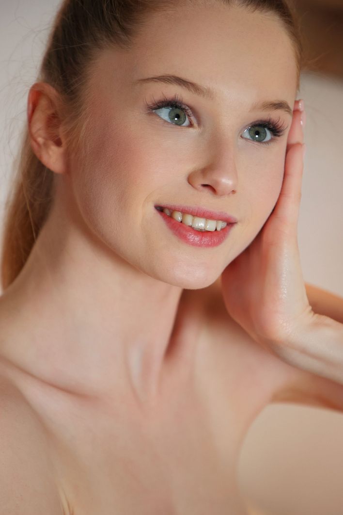 Laura Lit in Pie Me. Thumb 25