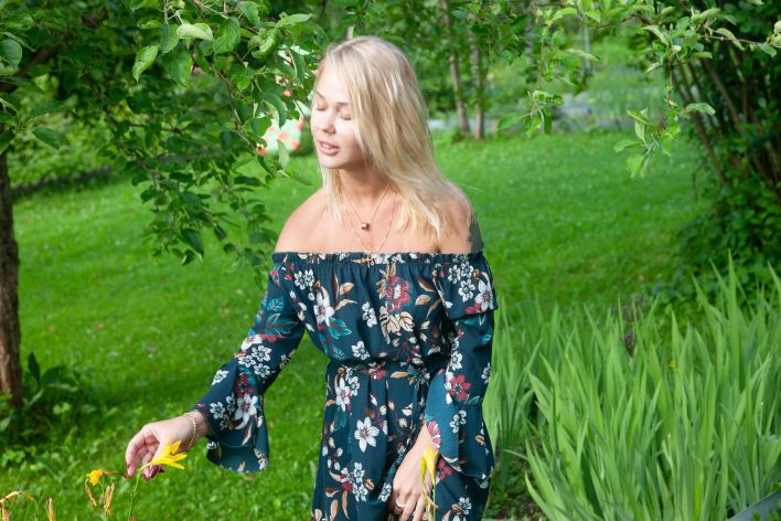 Sarika in Naked Woman. Эскиз 1