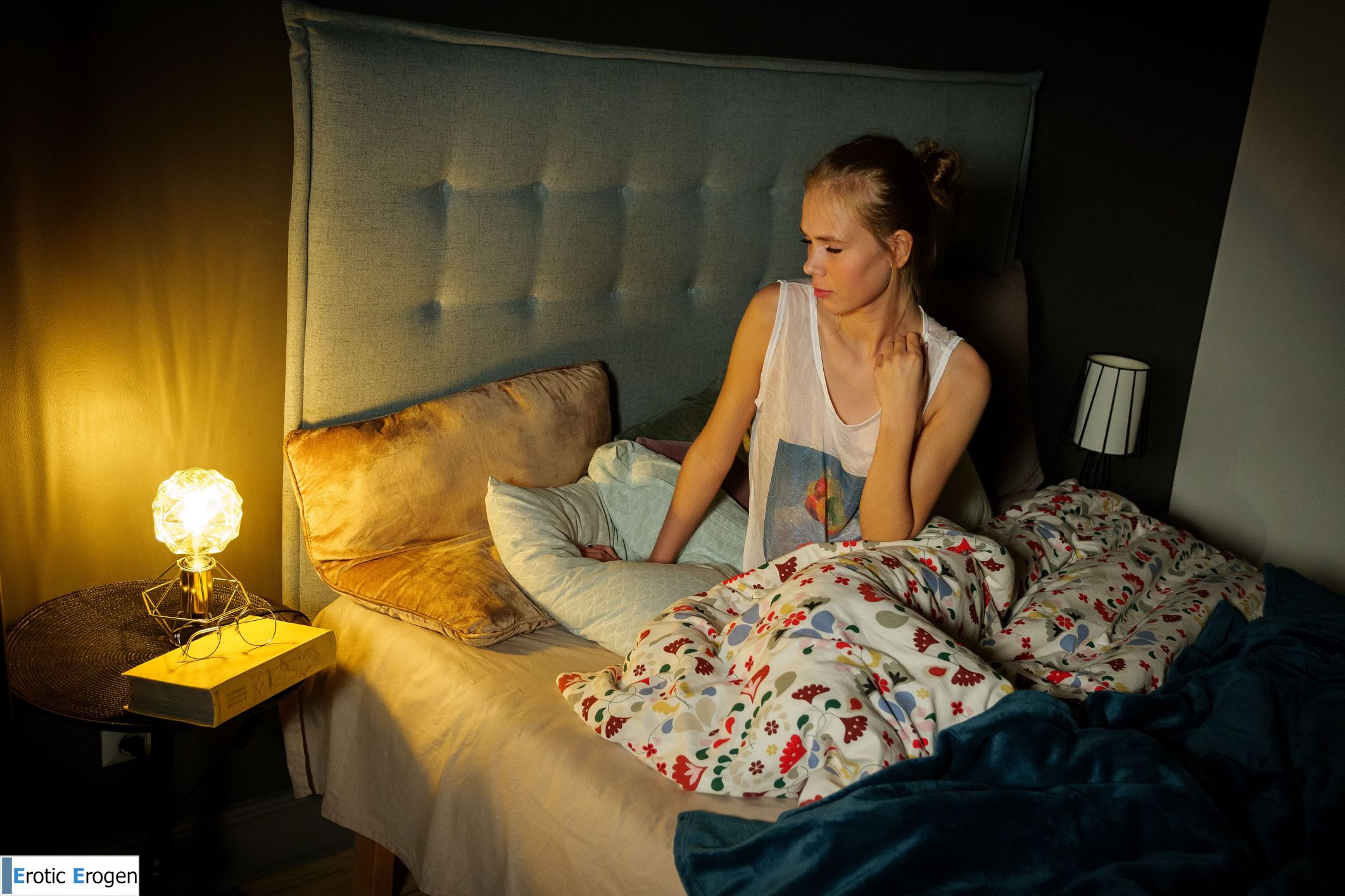 Luise in Book Fetish 1. Picture 3