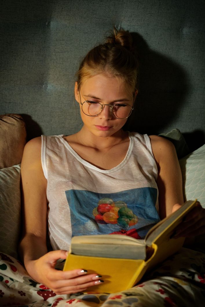 Luise in Book Fetish 1. Thumb 1