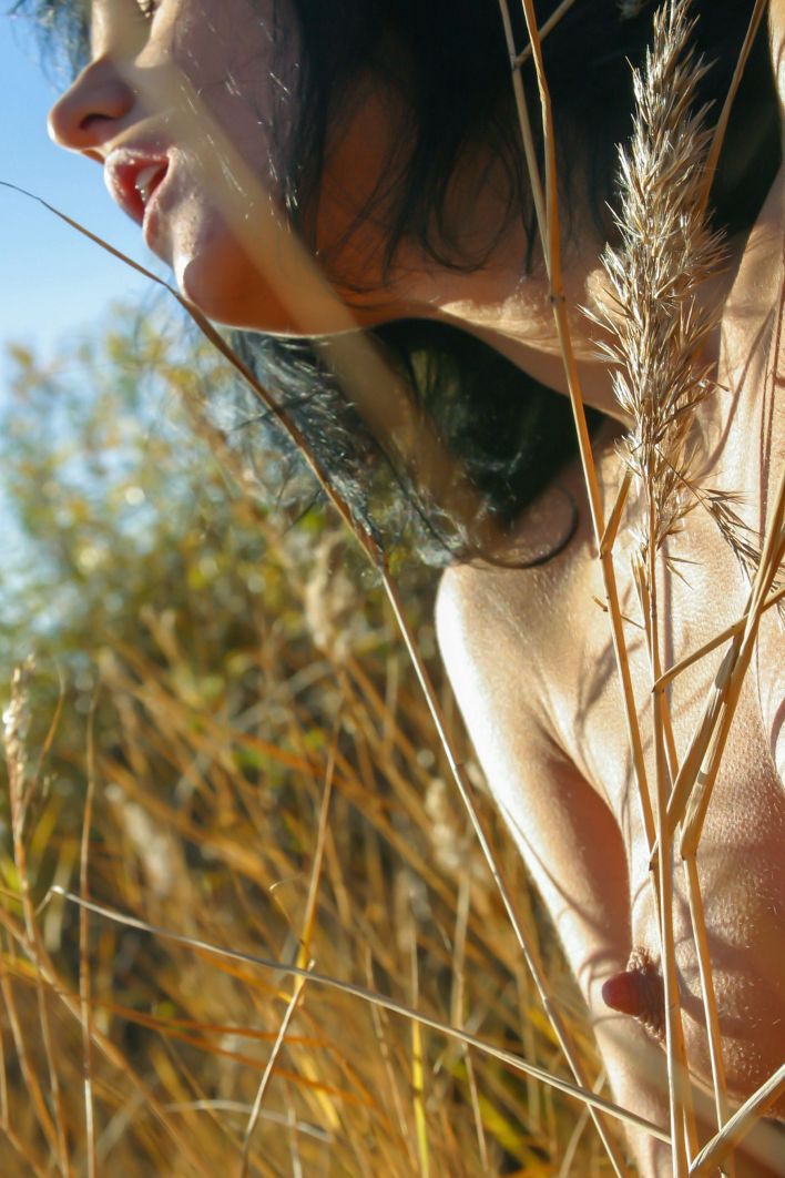 Uriana Z in Dry Branches. Thumb 38