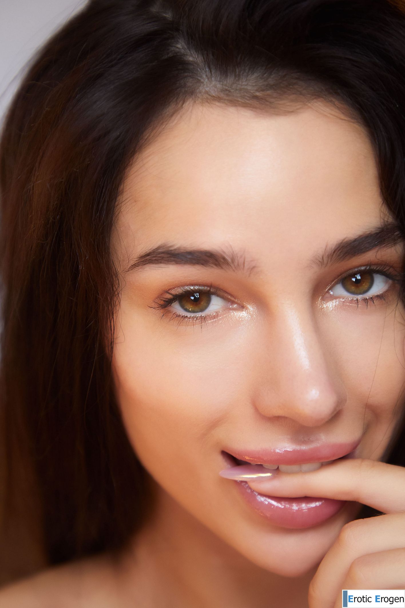 Kama Oxi in Red Silk. Фото 17