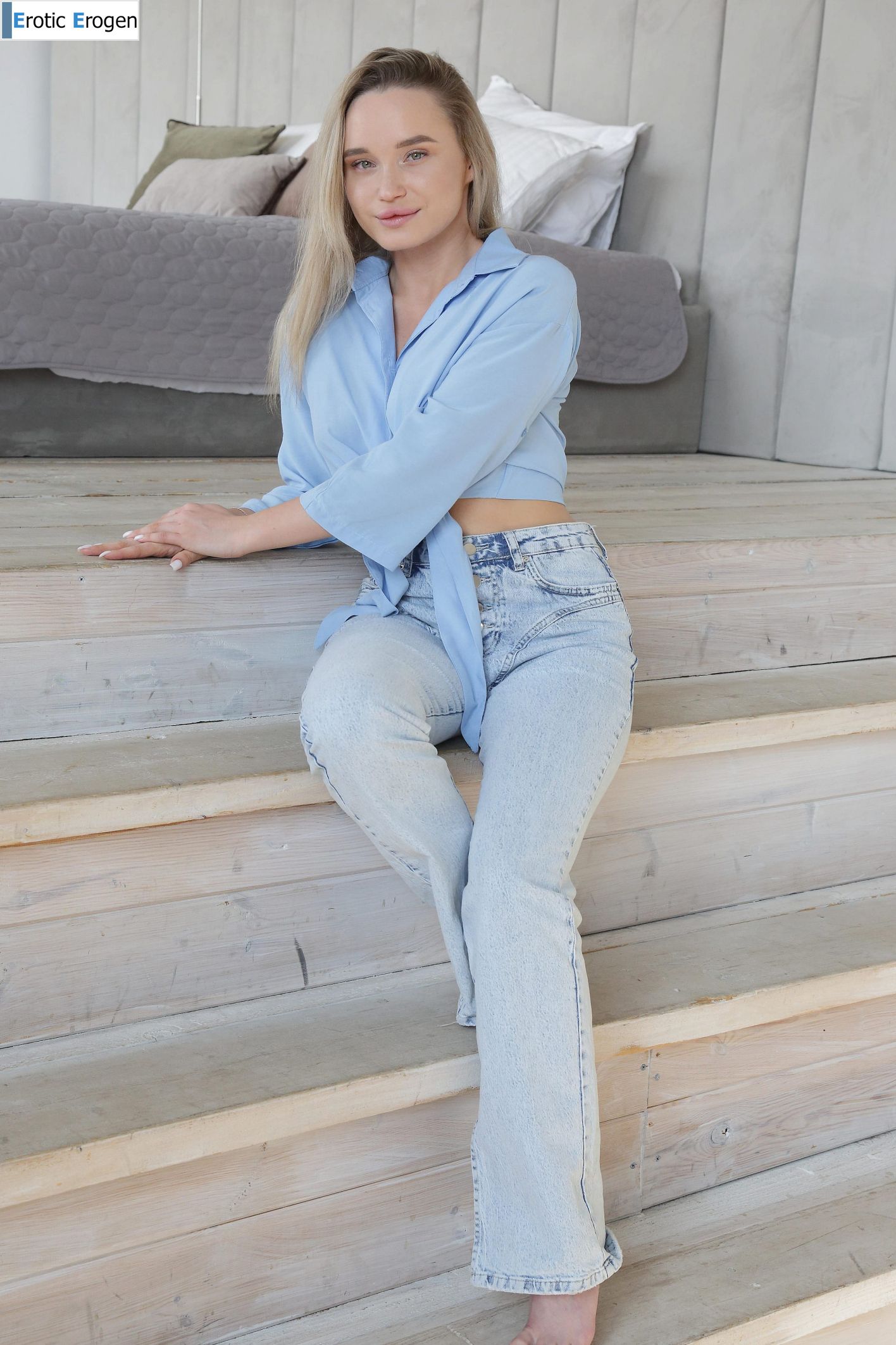 Olivia Myers in Naked Woman. Picture 4