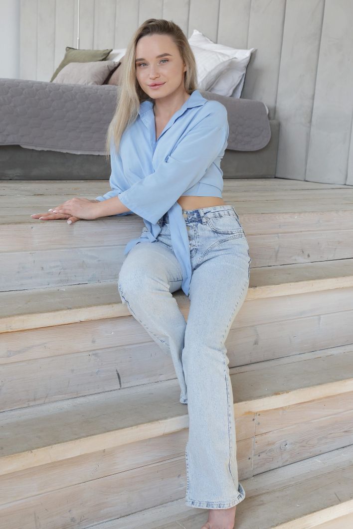 Olivia Myers in Naked Woman. Thumb 4