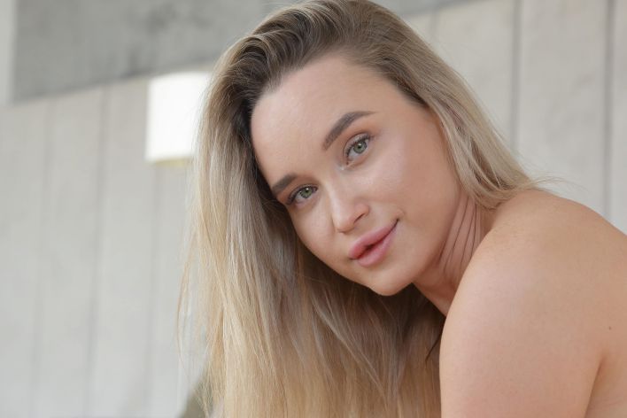 Olivia Myers in Naked Woman. Thumb 53