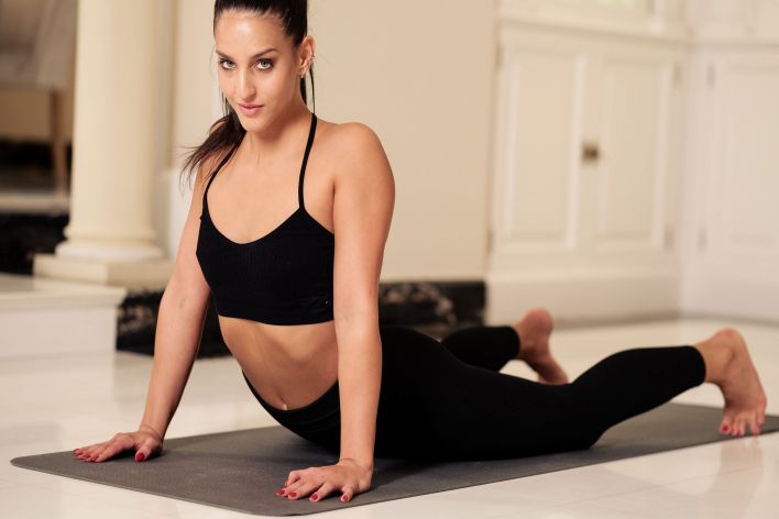 Betzz, Sata Jones in Opposites. Thumb 5