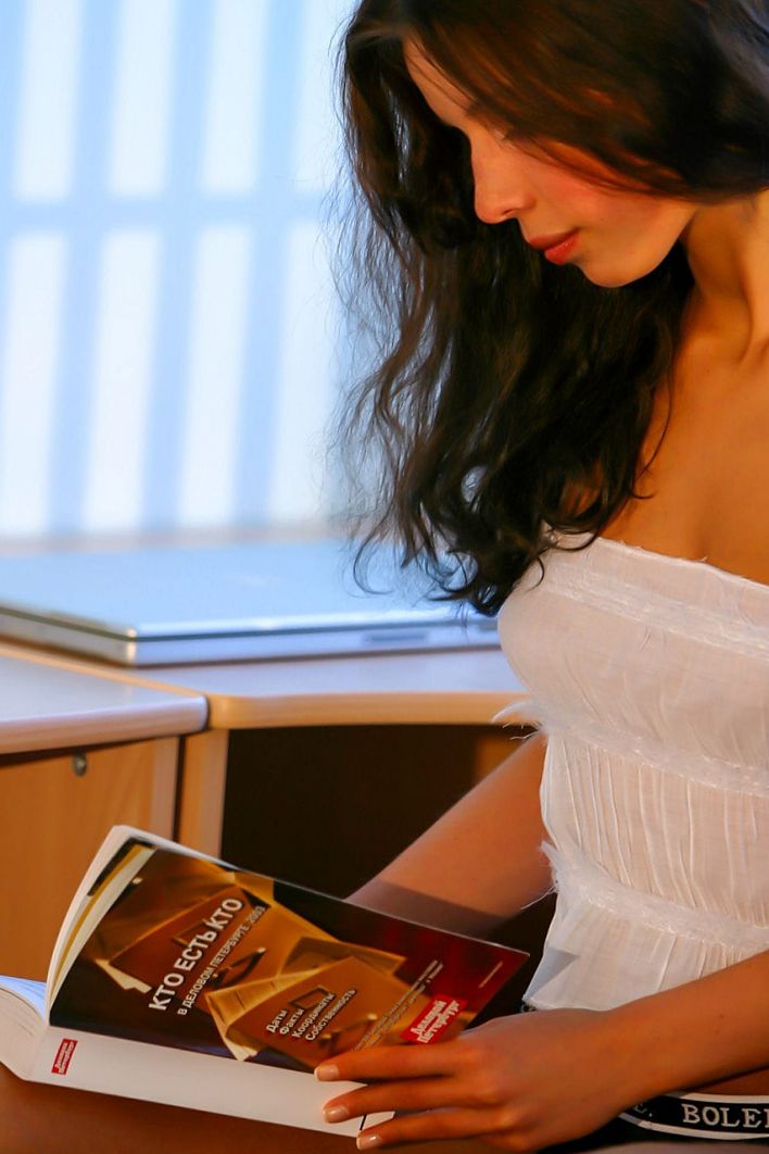 Anoushka E in Brunette Girl With Socks. Эскиз 16