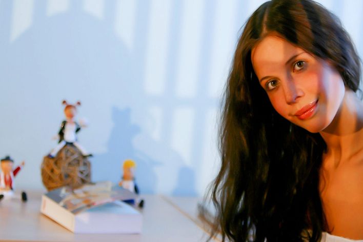 Anoushka E in Brunette Girl With Socks. Эскиз 9