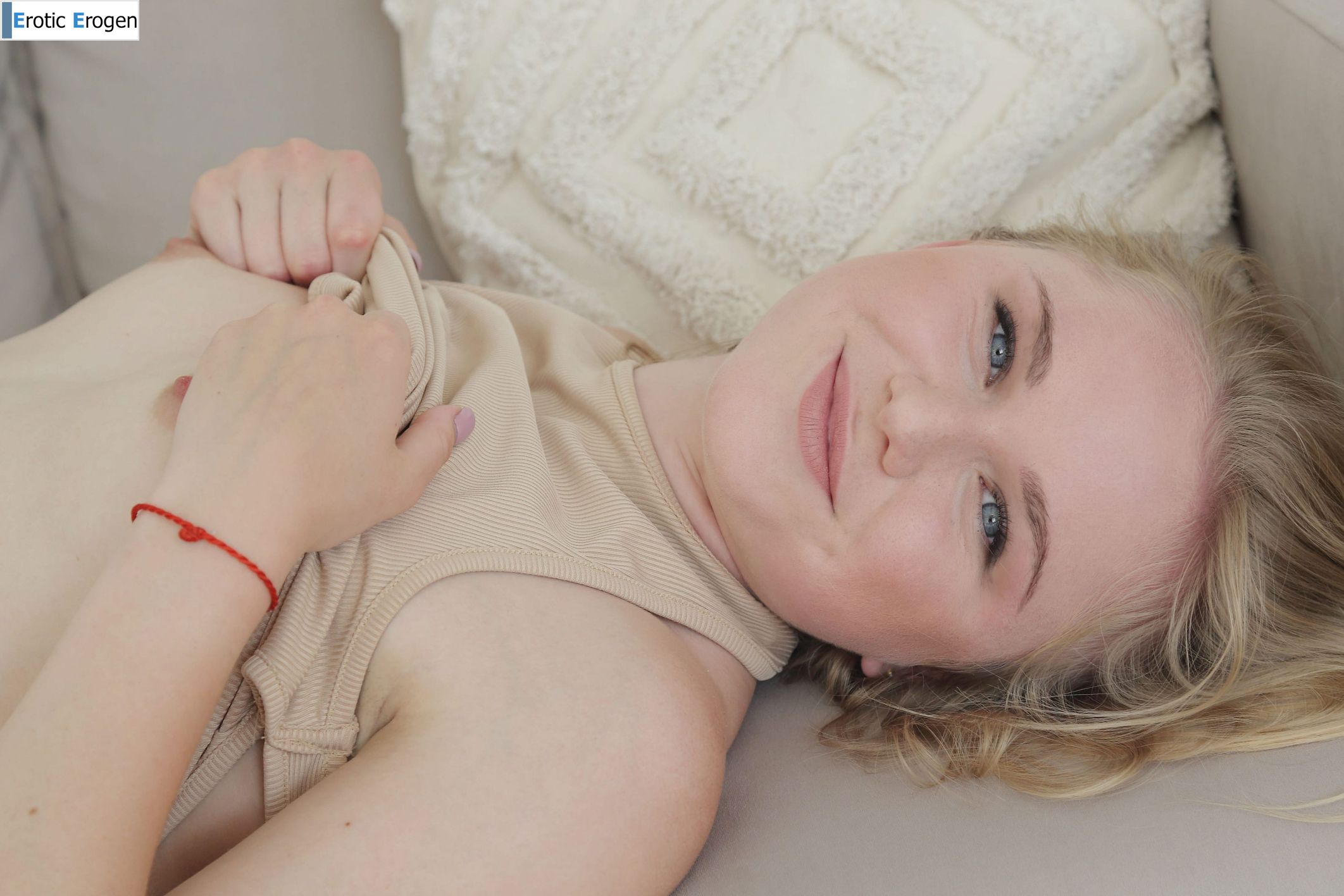 Stefani in Distract Me. Picture 25