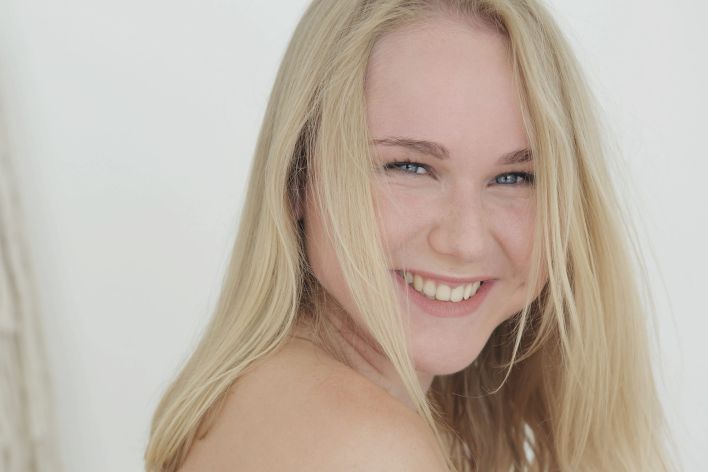 Stefani in Distract Me. Thumb 28