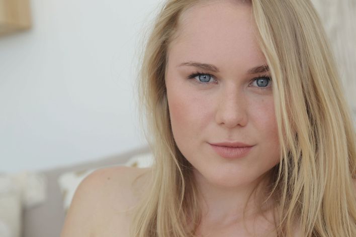 Stefani in Distract Me. Thumb 39