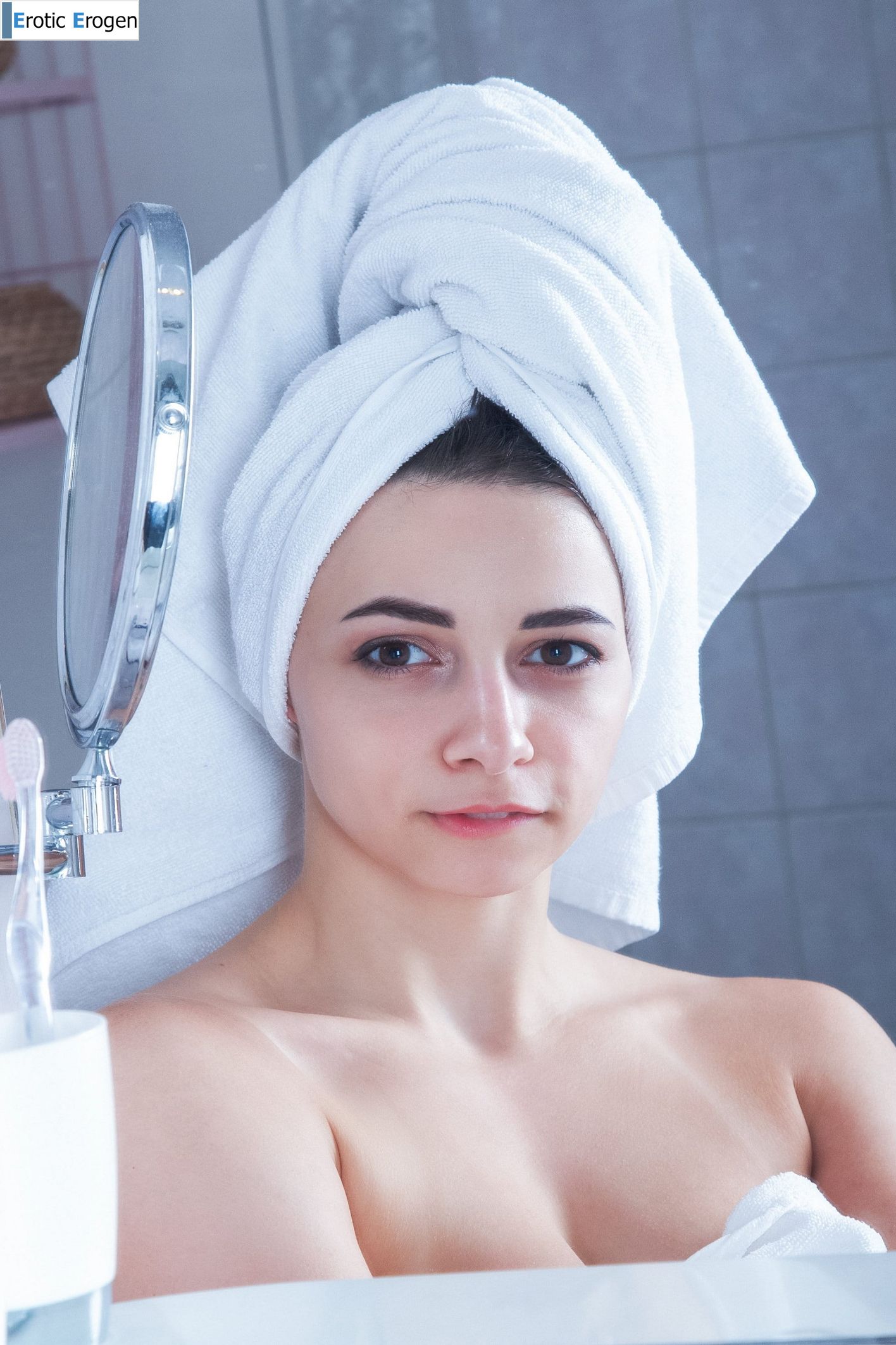 Elle Mira in V Elle Ntine. Picture 5