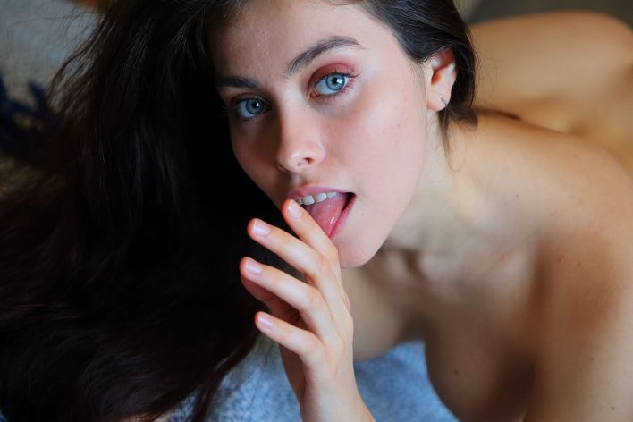 Foxy Alissa in Read Me. Thumb 13