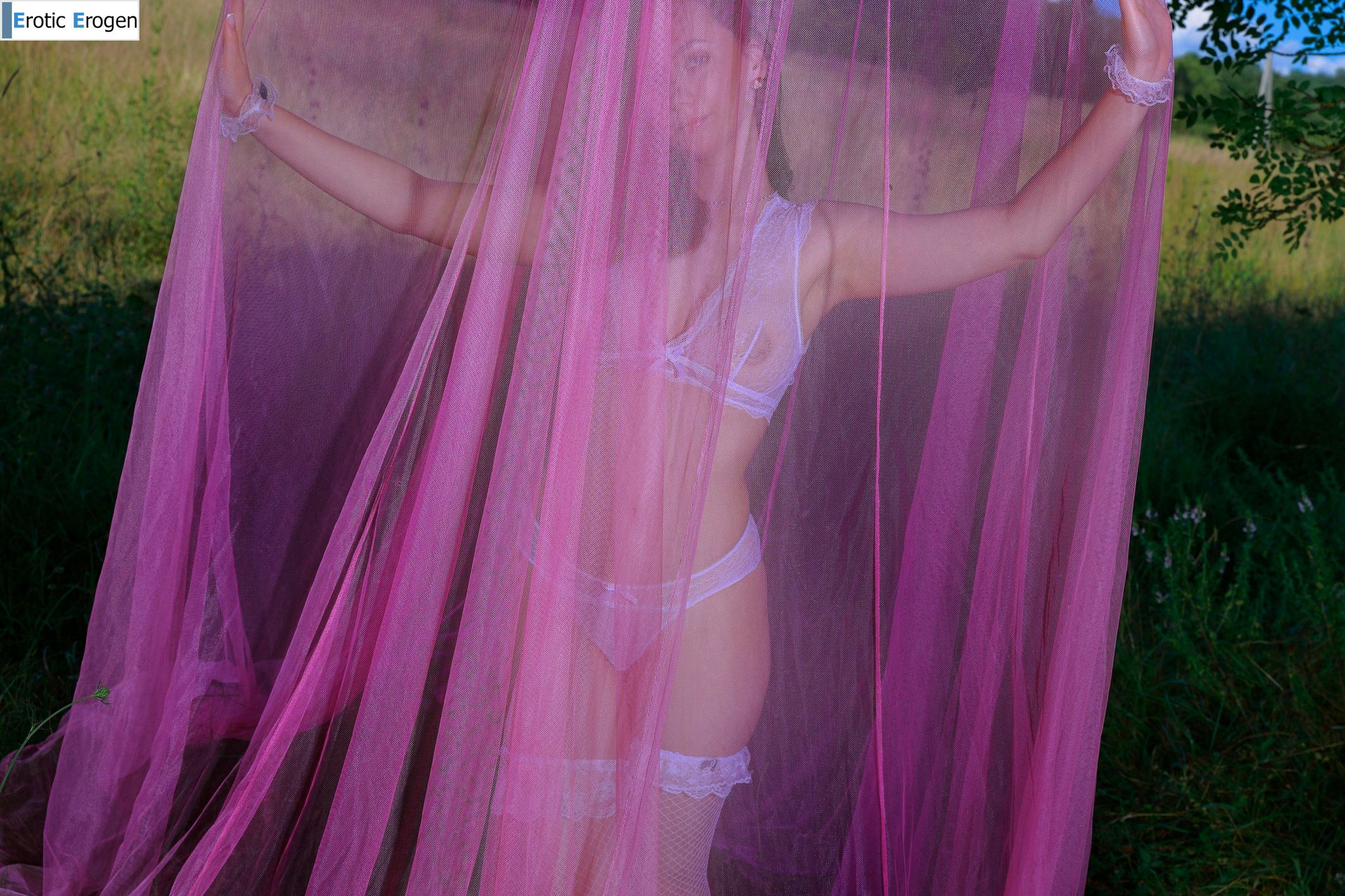 Lea Kitten in Intimate Alfresco. Фото 1