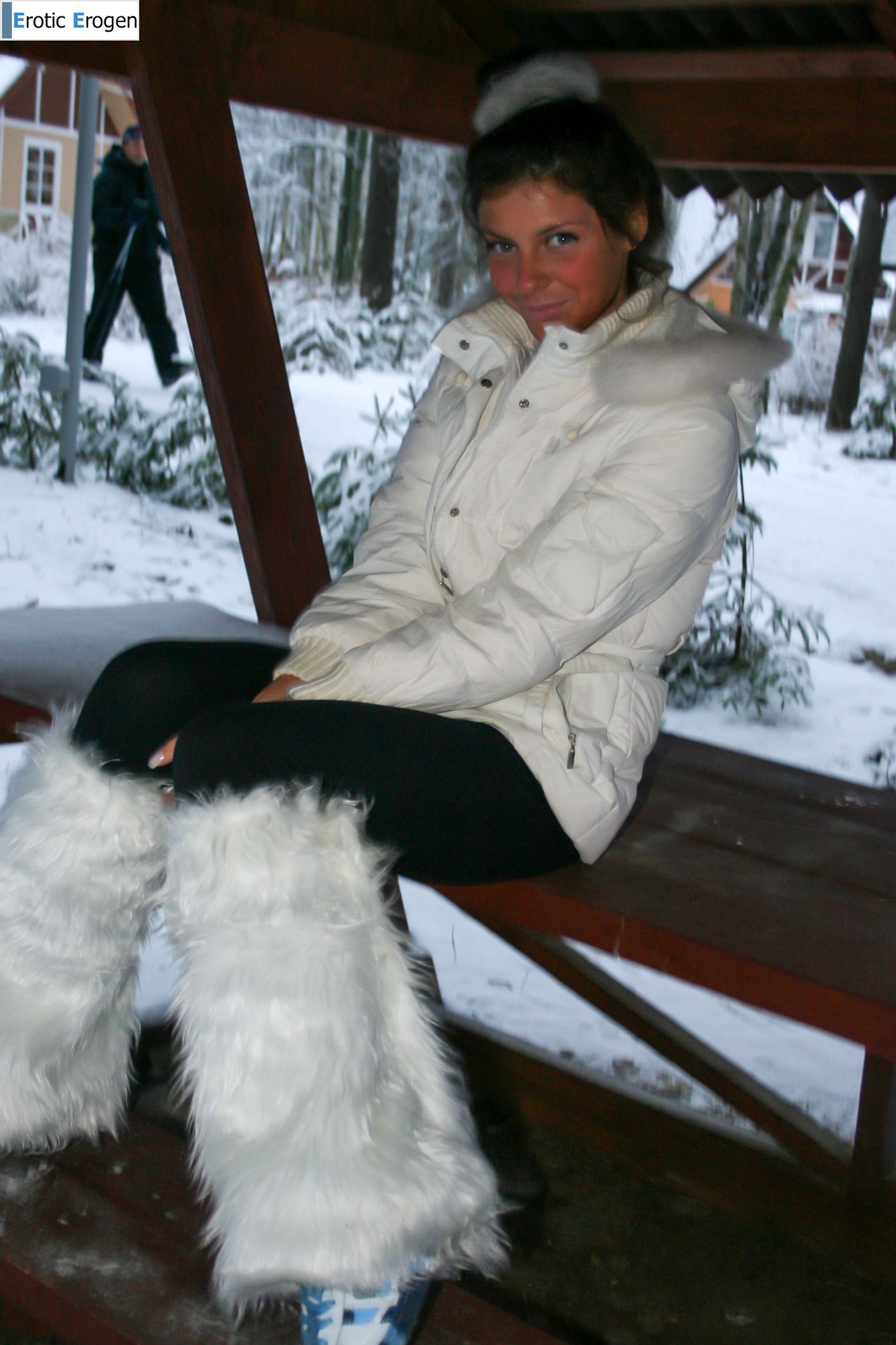 Isabella in Exhibitionist. Фото 3