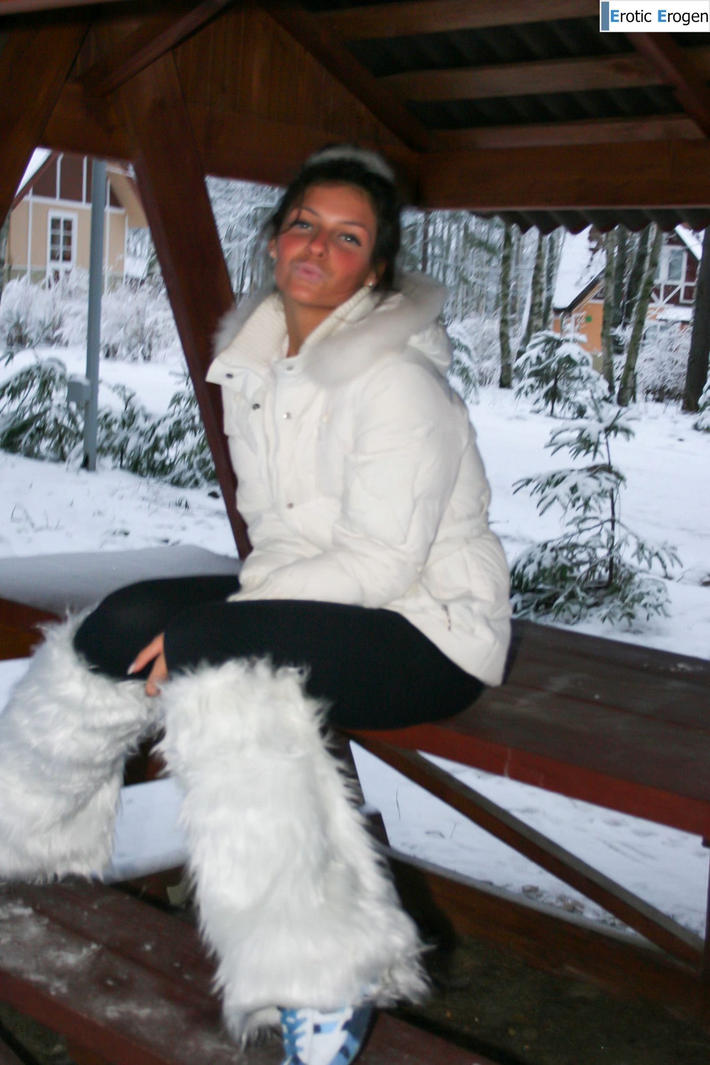 Isabella in Exhibitionist. Фото 4