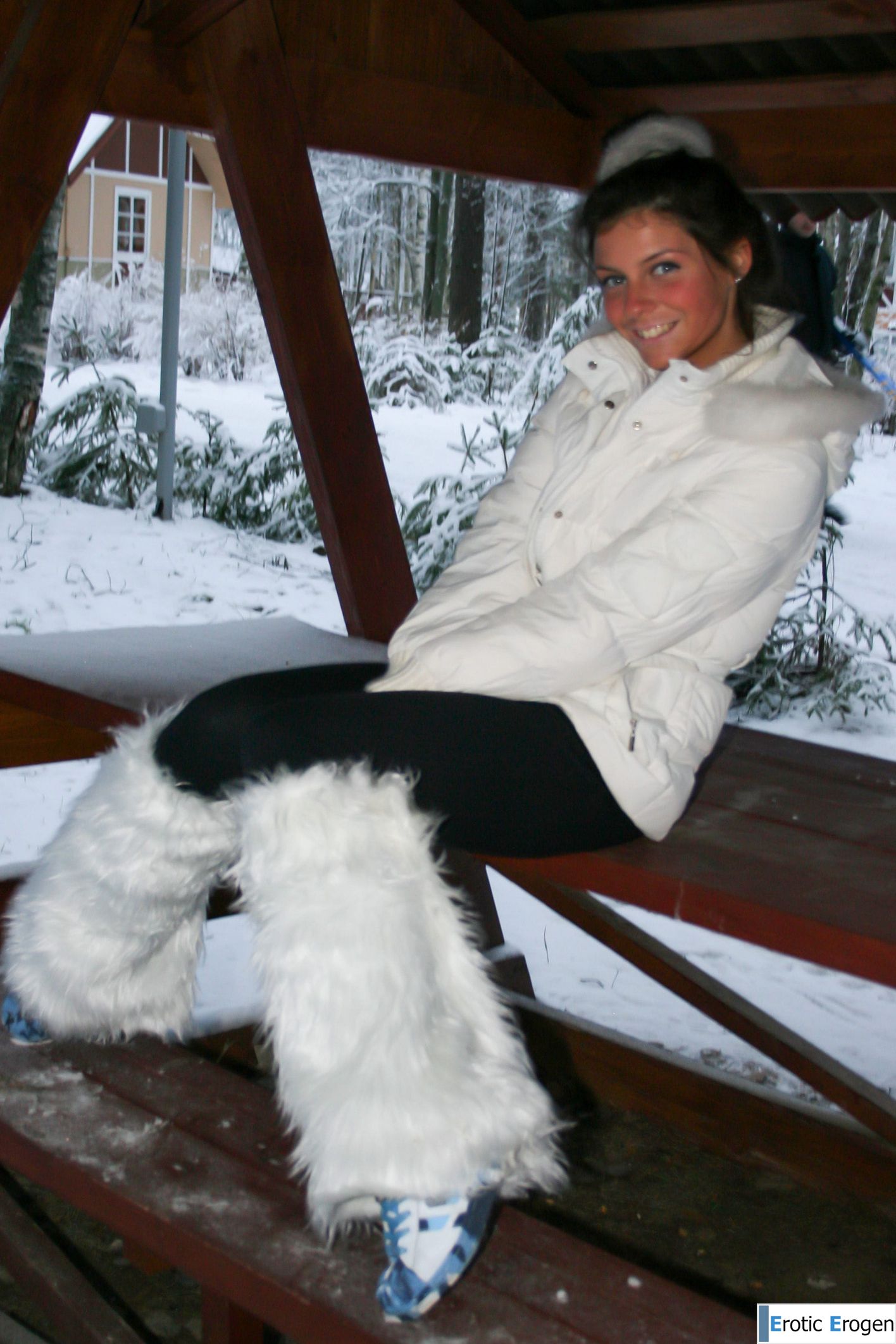 Isabella in Exhibitionist. Фото 5