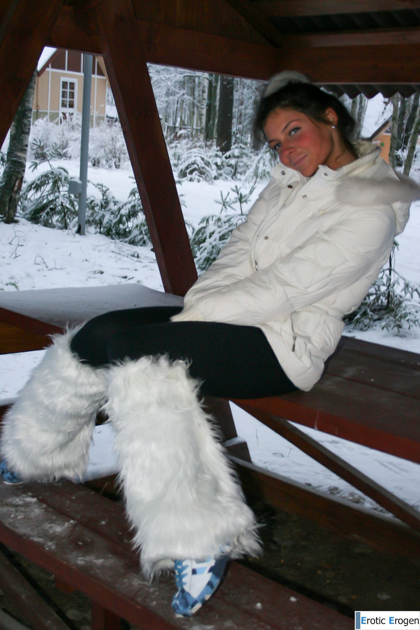 Isabella in Exhibitionist. Фото 6