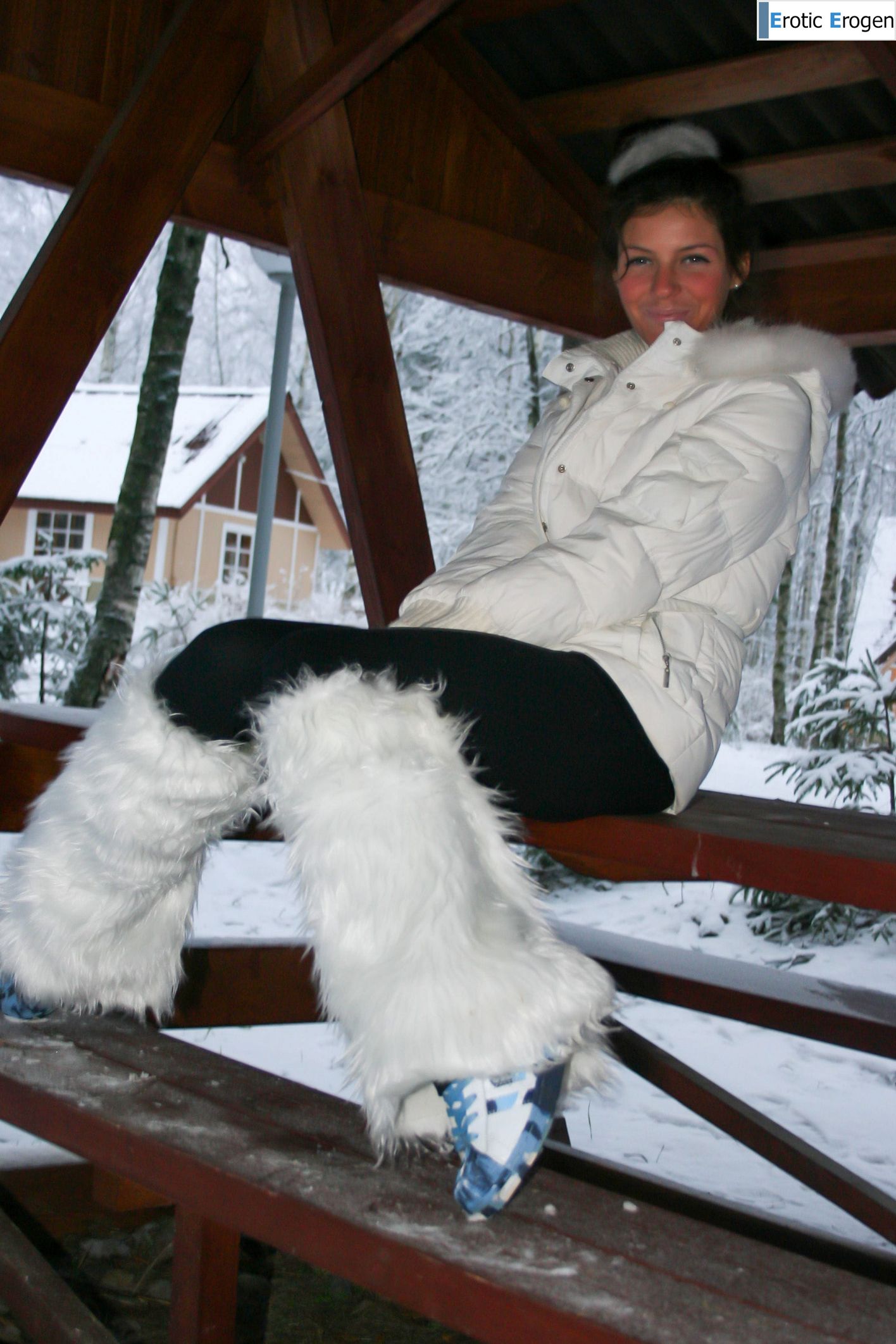 Isabella in Exhibitionist. Фото 8