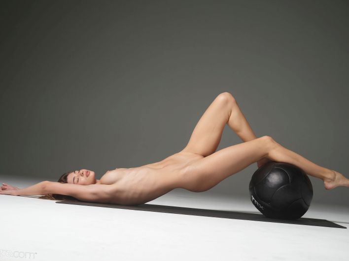 Anna L in Naked Fitness. Thumb 19