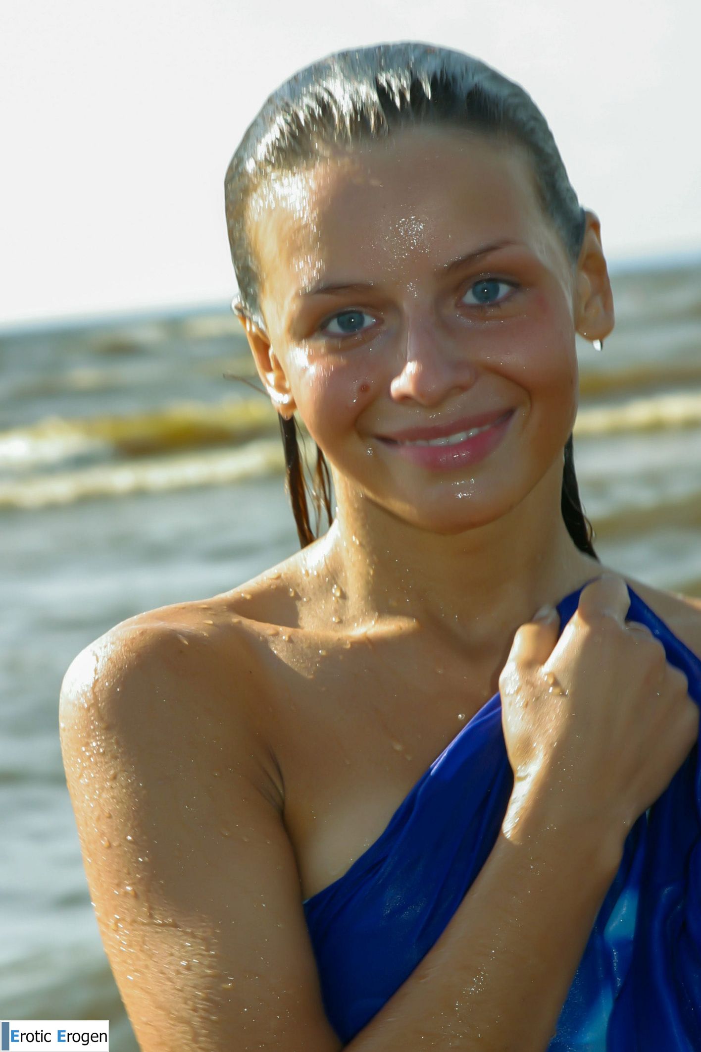 Tekla D in Splashing The Water. Picture 21