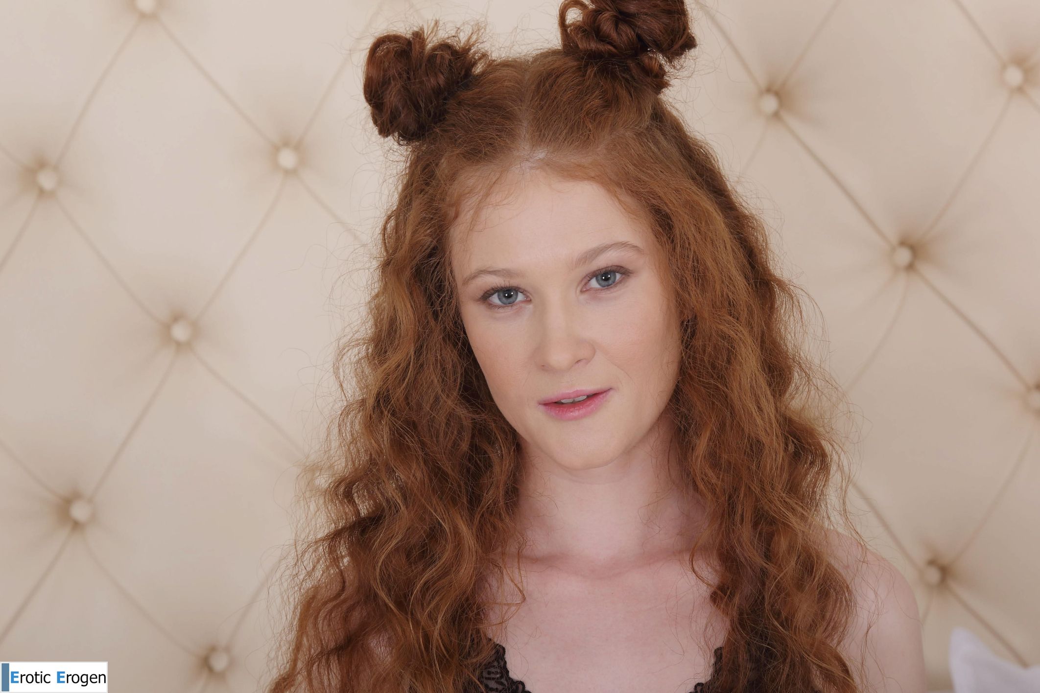 Foxy Sofilie in Nude Woman. Picture 2