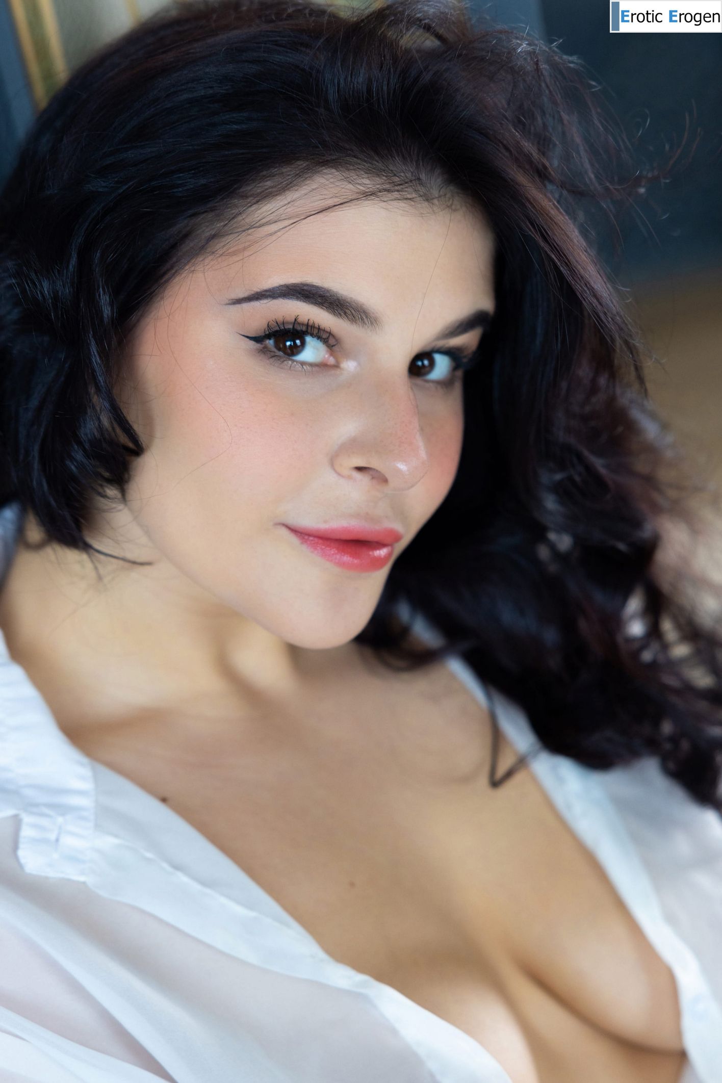 Pandora Red in Magnetic. Picture 2