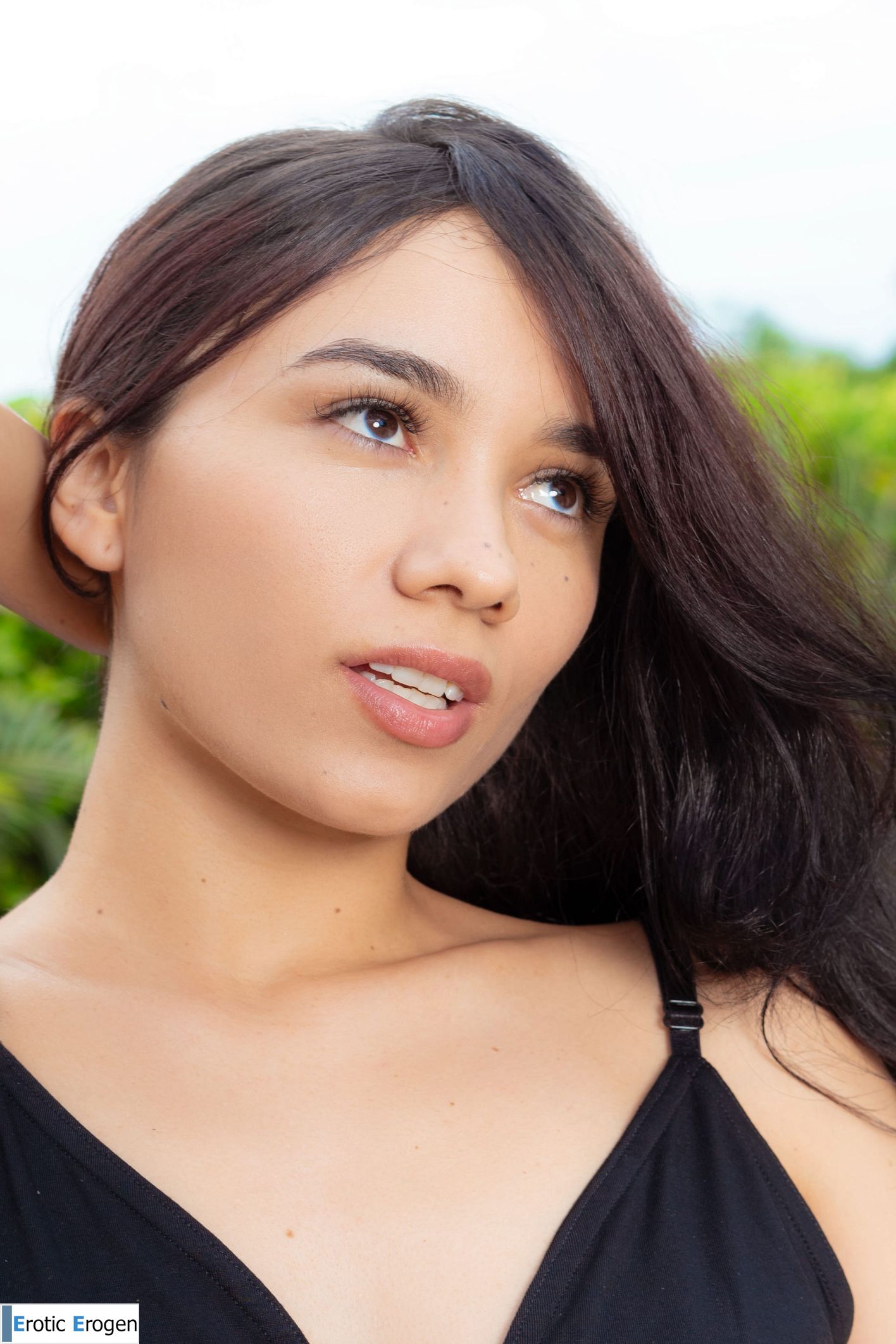 Nathaly in Jacuzzi Play. Picture 8