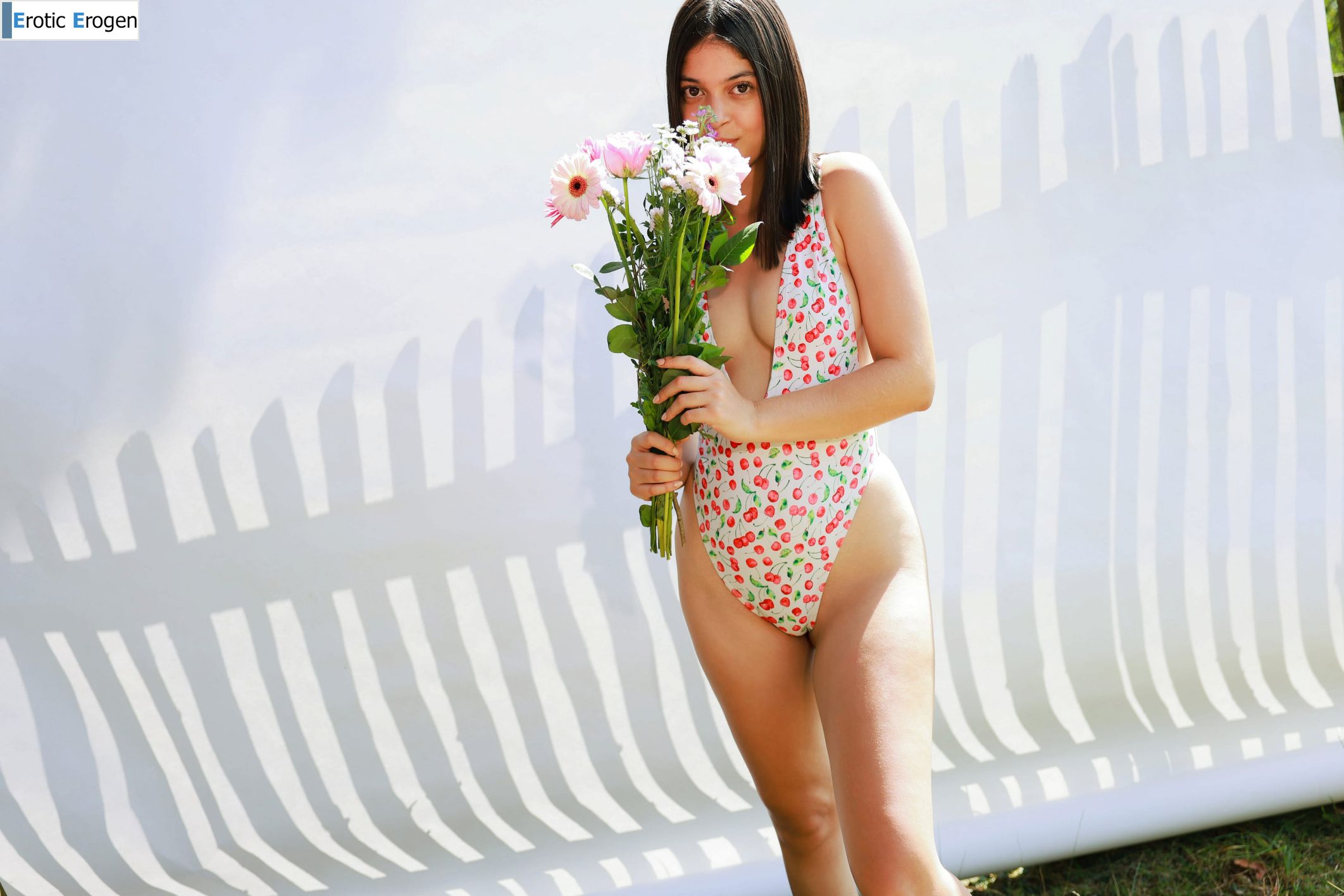 Gia Rosse in Outdoor Studio. Picture 7