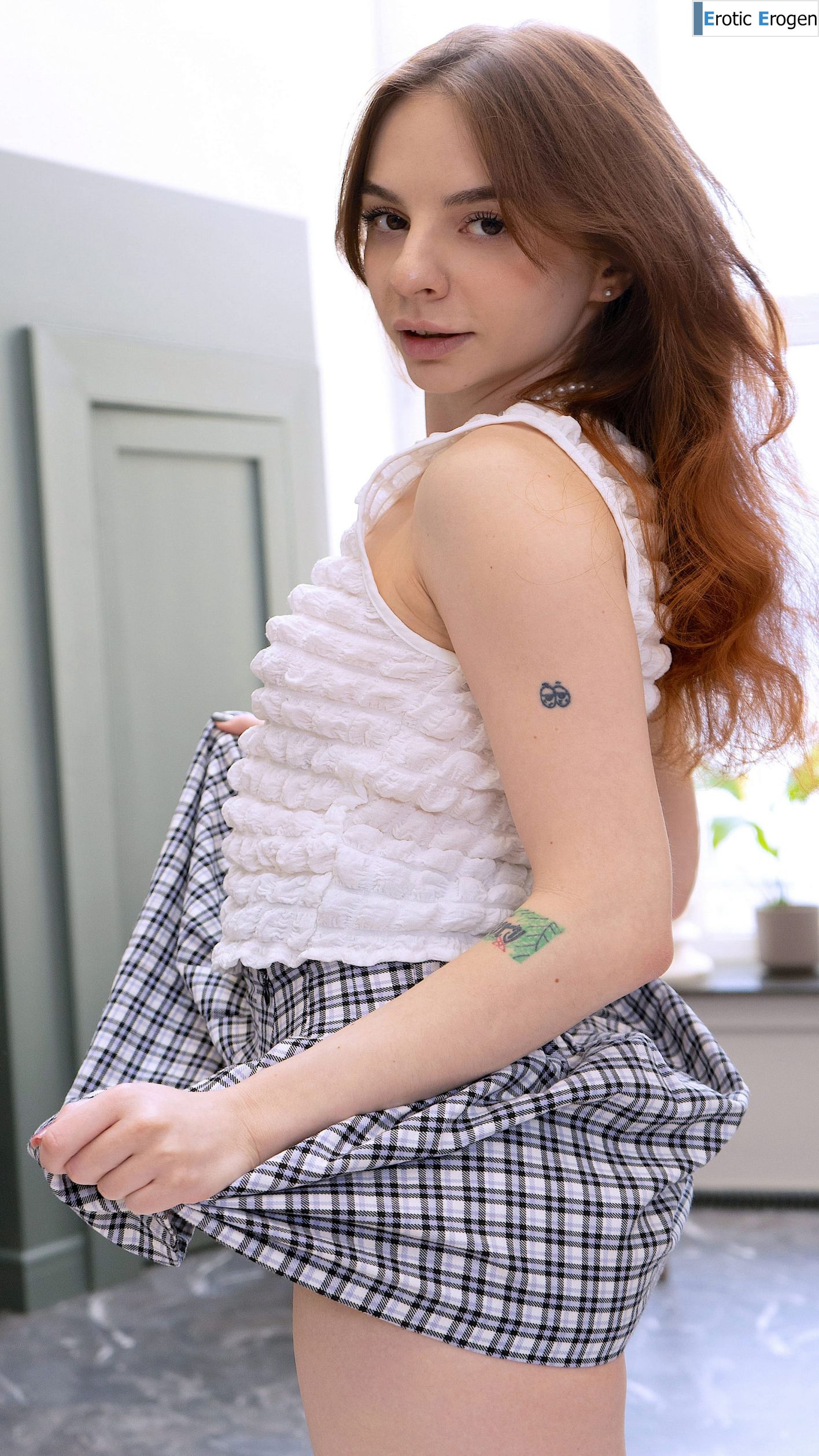 Lolli Babe in Hello Again. Picture 2