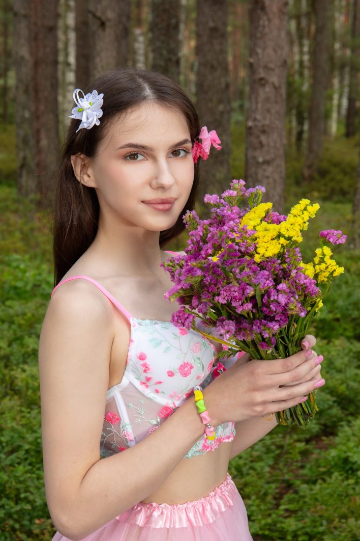 Silky in Forest Secret. Thumb 2