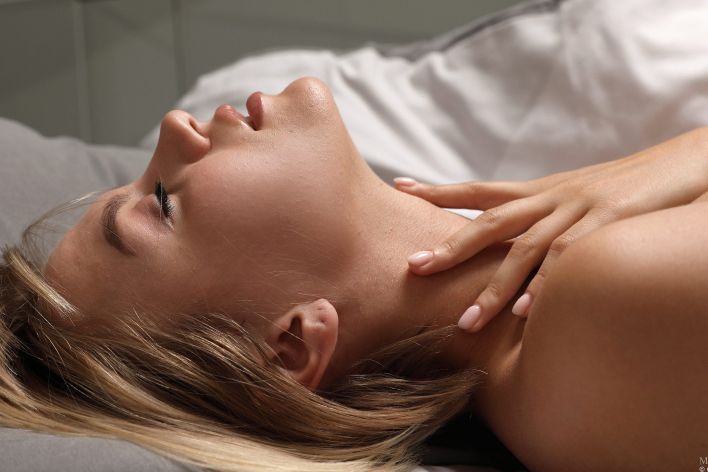 Lana Lane in The Morning After. Thumb 36