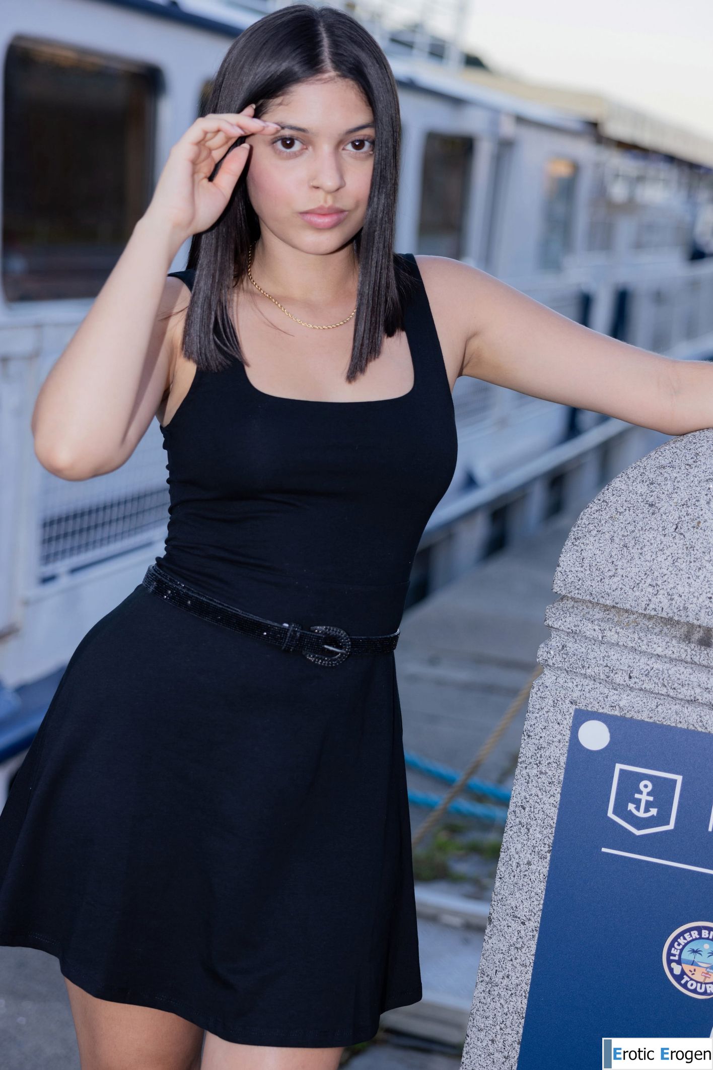 Gia Rosse in First Walk. Picture 4