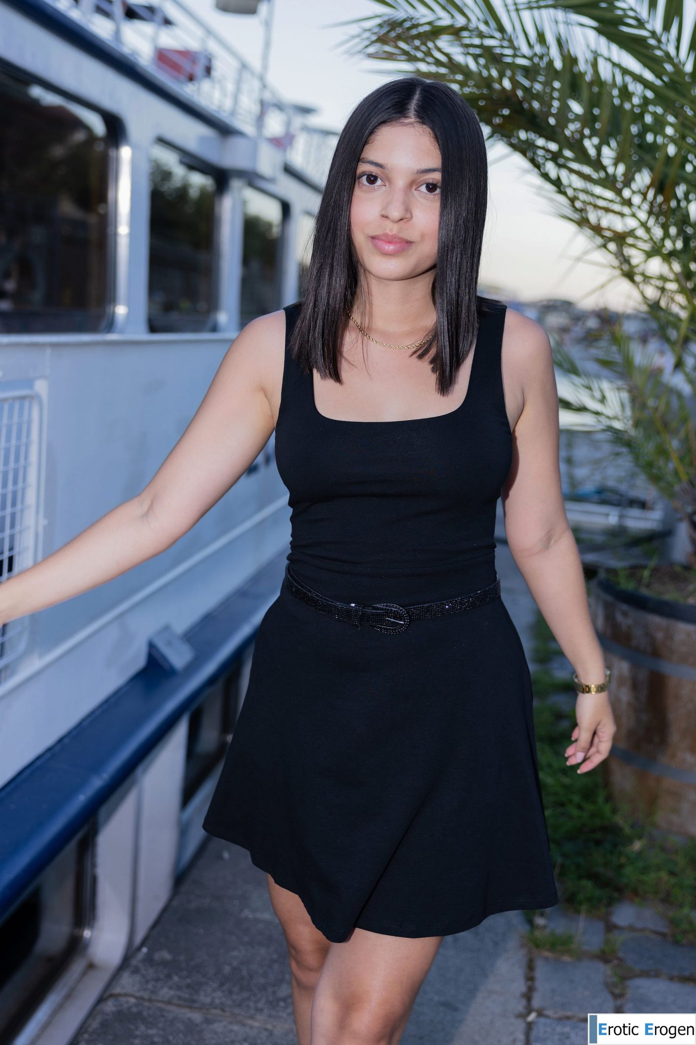 Gia Rosse in First Walk. Picture 6