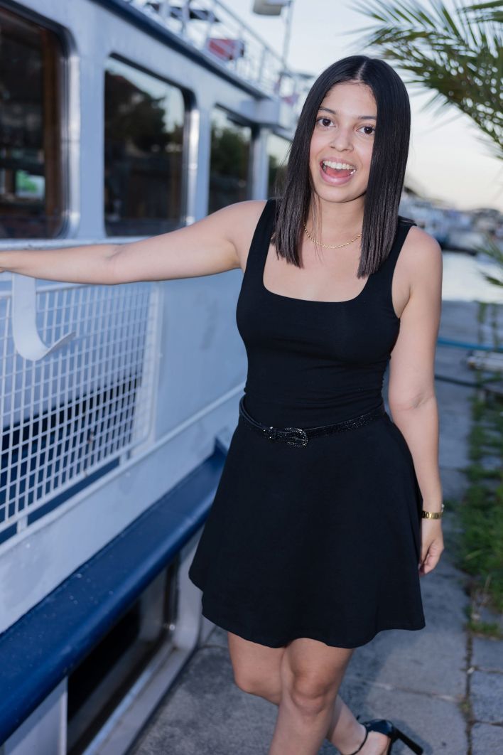 Gia Rosse in First Walk. Thumb 7