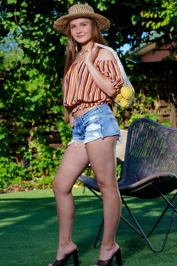 Lucretia K in Denim And Lemons. Thumb 1