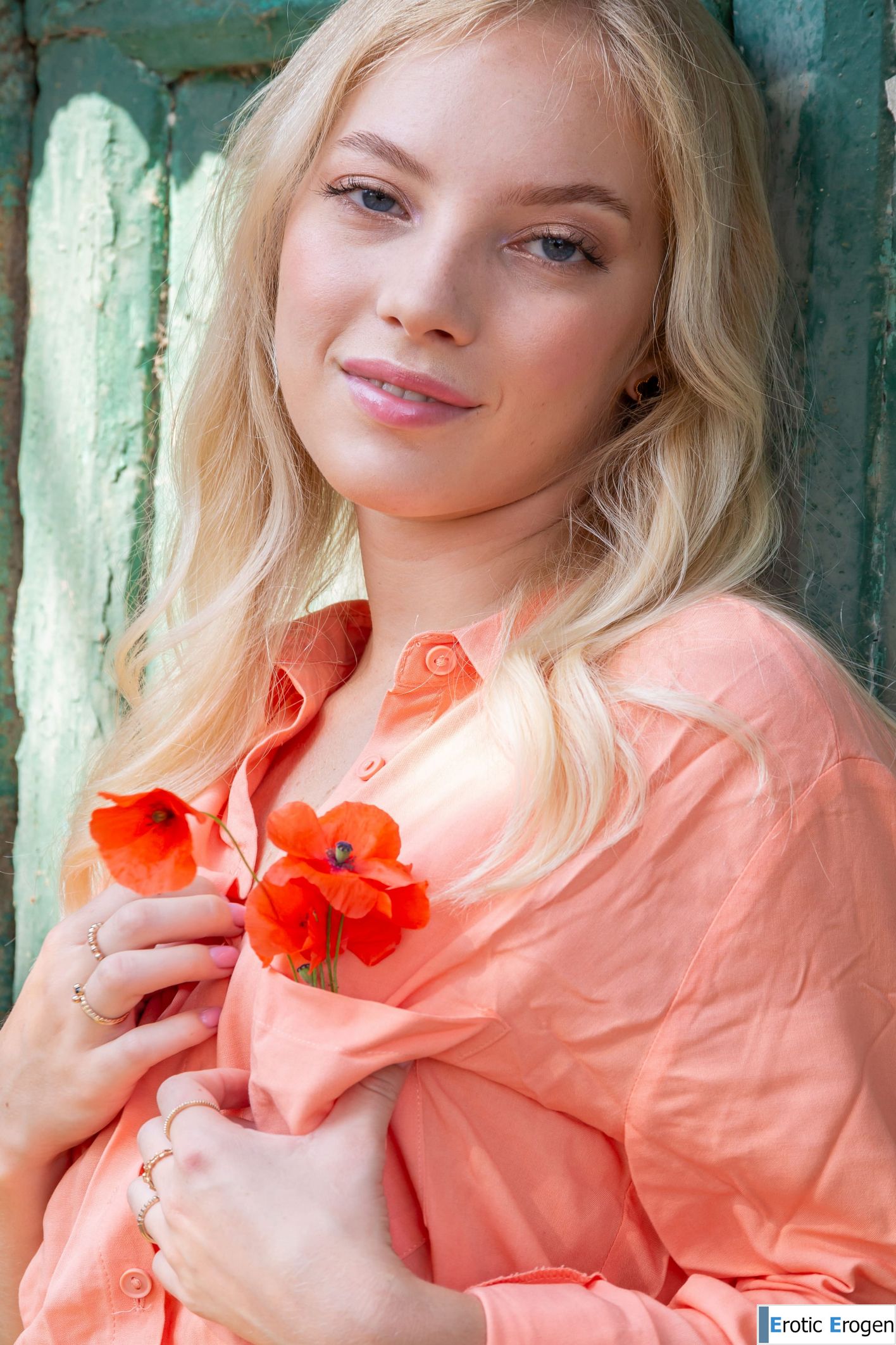 Bella Spark in Sun Shadows. Фото 2