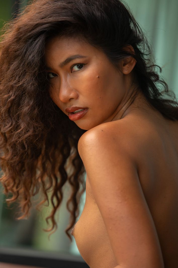 Niki in Beaming. Thumb 38