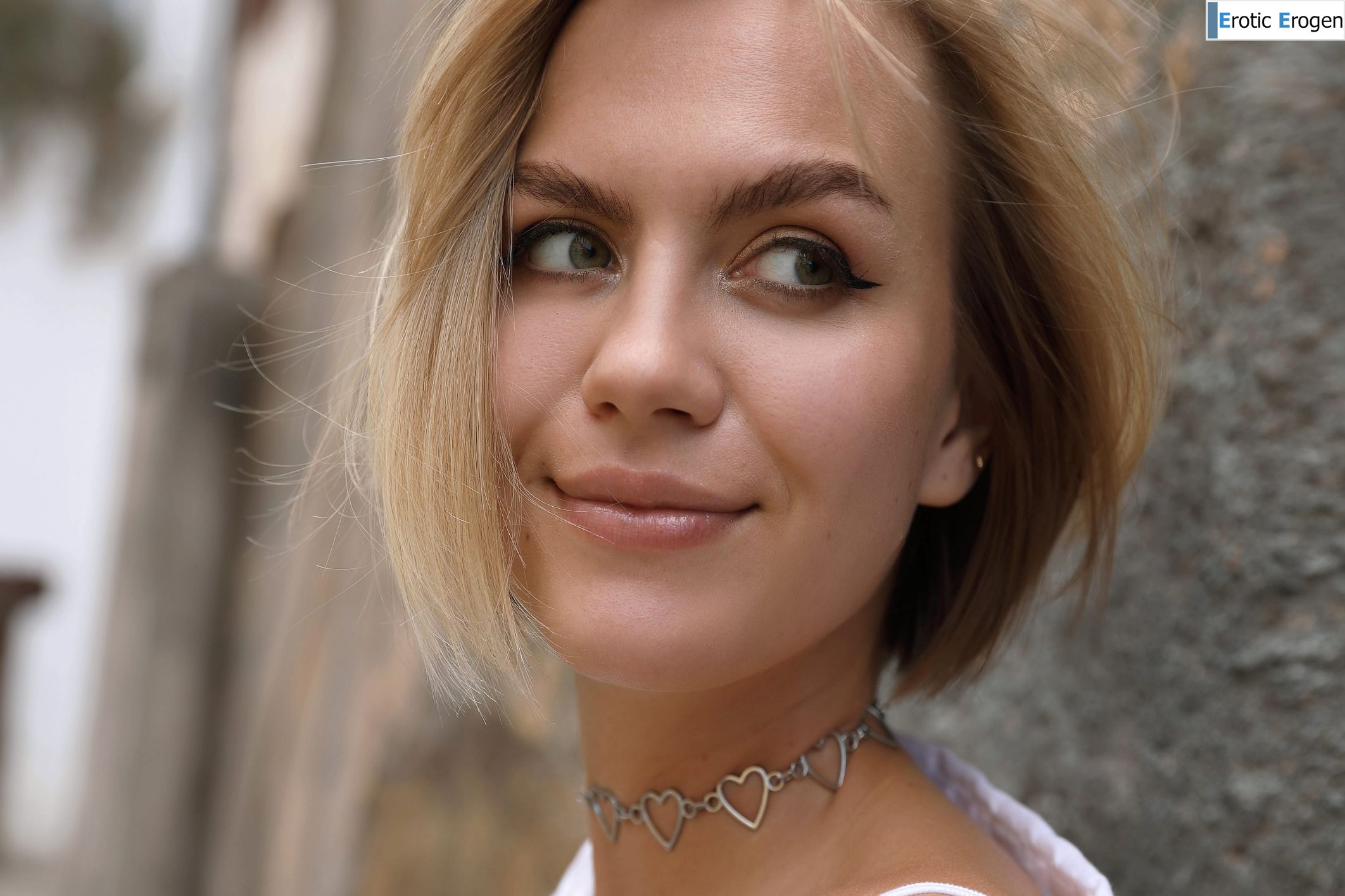 Lana Lane in Postcard Paul Do Mar. Picture 10