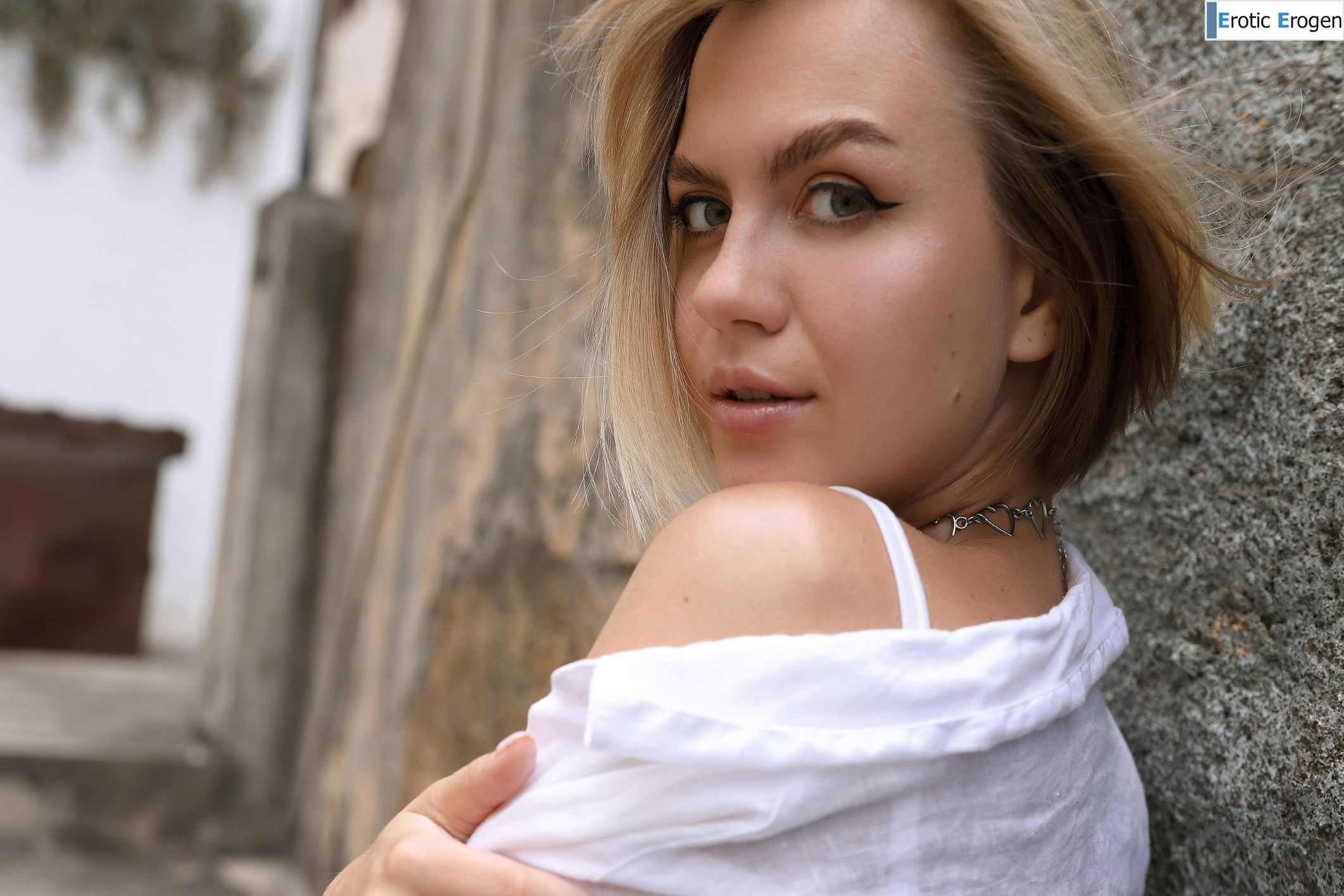 Lana Lane in Postcard Paul Do Mar. Picture 11