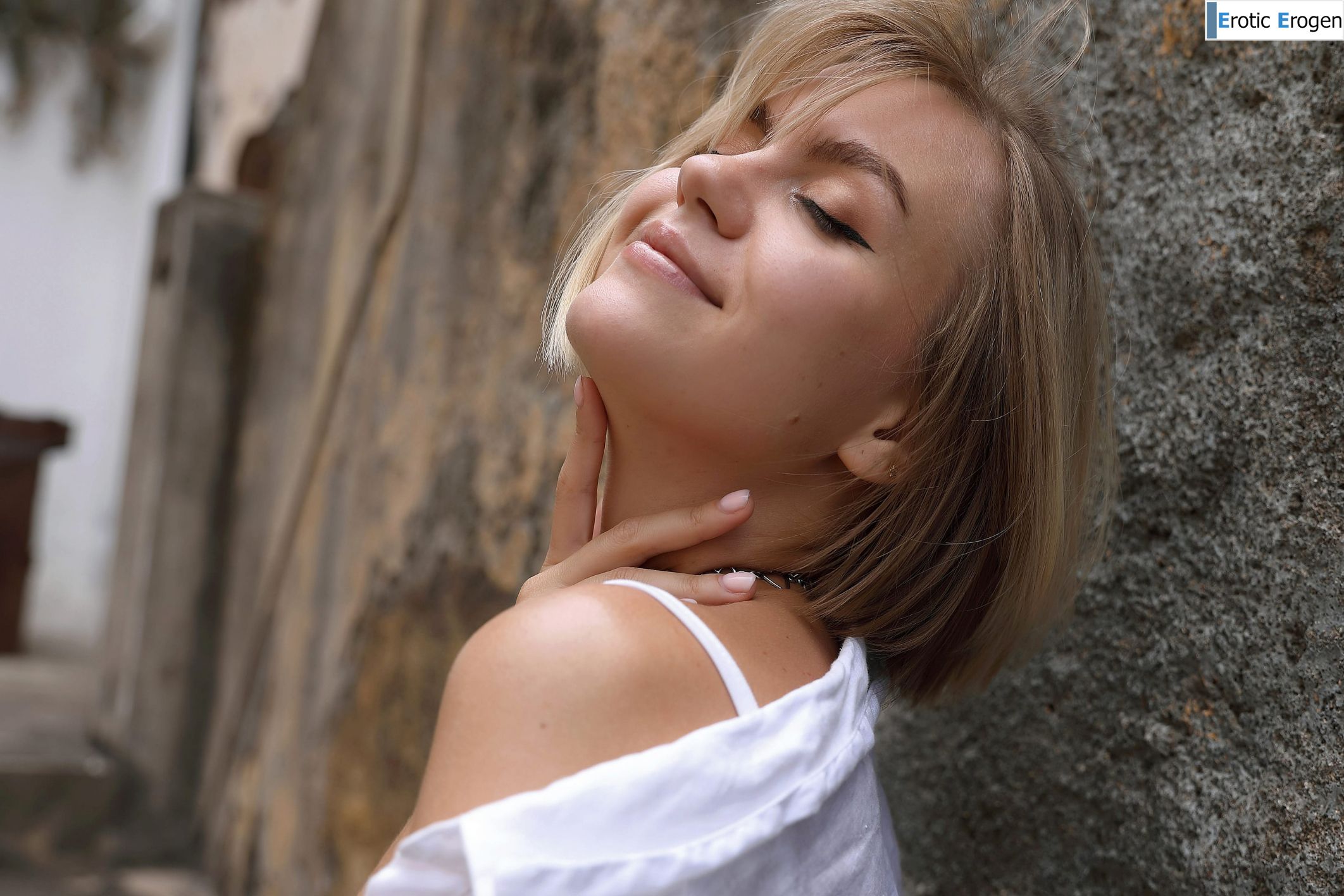 Lana Lane in Postcard Paul Do Mar. Picture 14