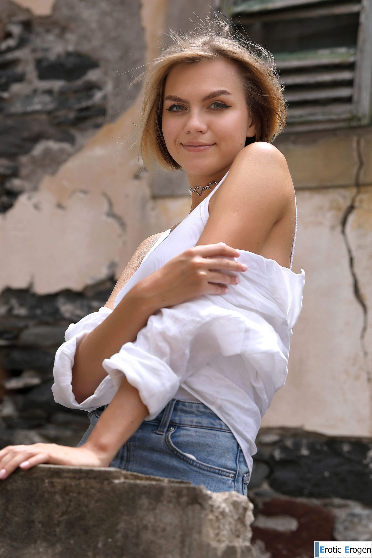 Lana Lane in Postcard Paul Do Mar. Picture 19