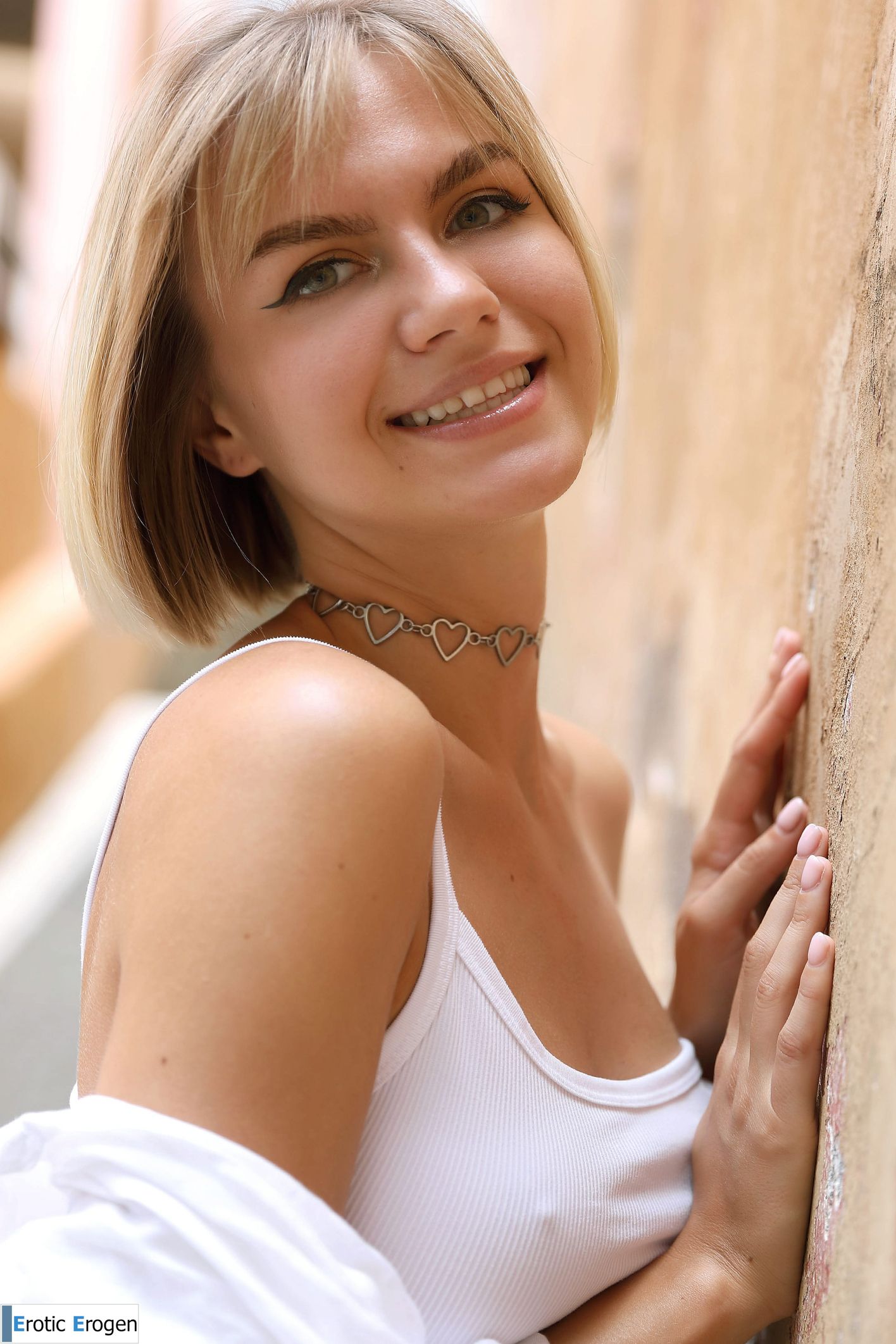 Lana Lane in Postcard Paul Do Mar. Picture 27