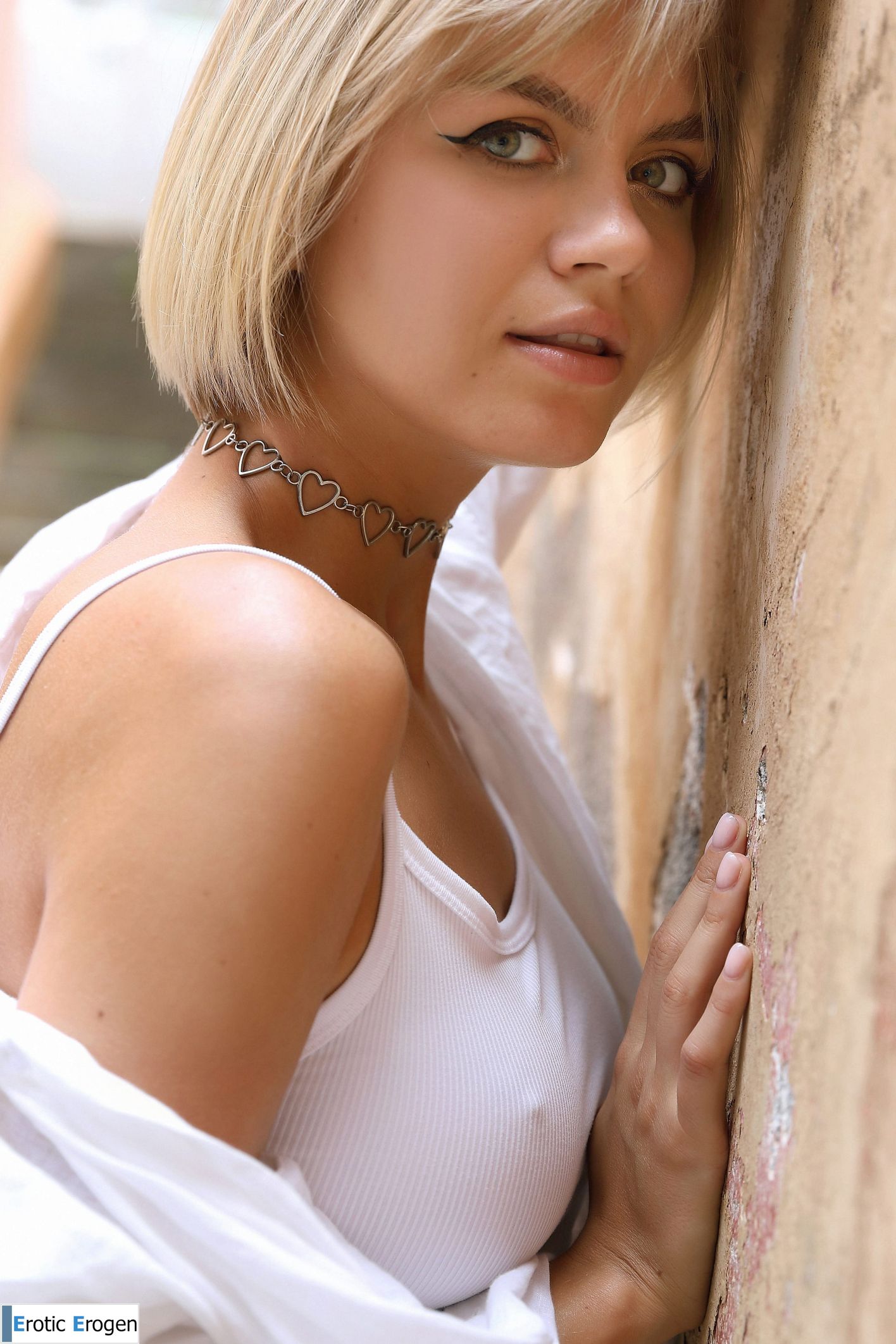 Lana Lane in Postcard Paul Do Mar. Picture 28