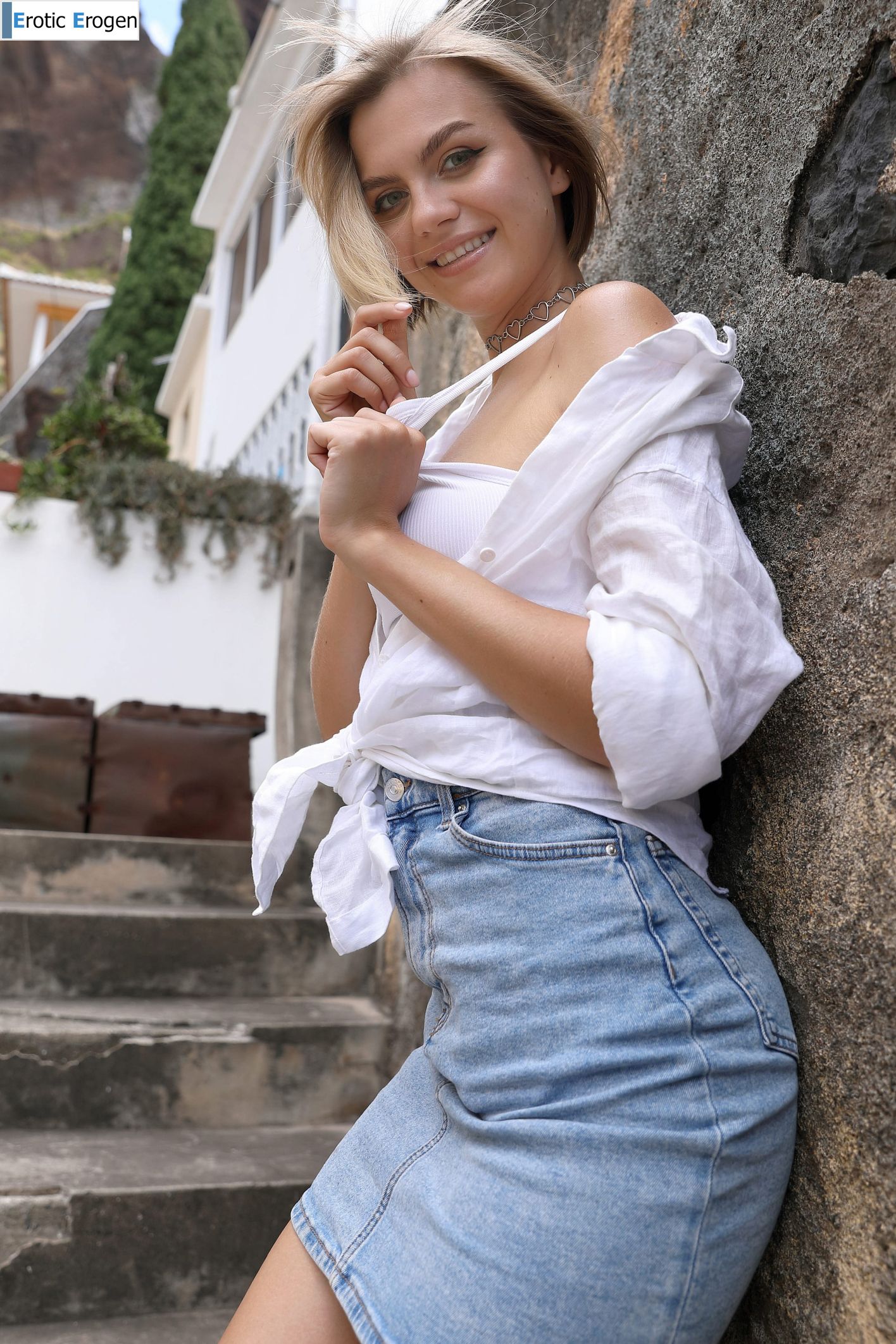 Lana Lane in Postcard Paul Do Mar. Picture 8