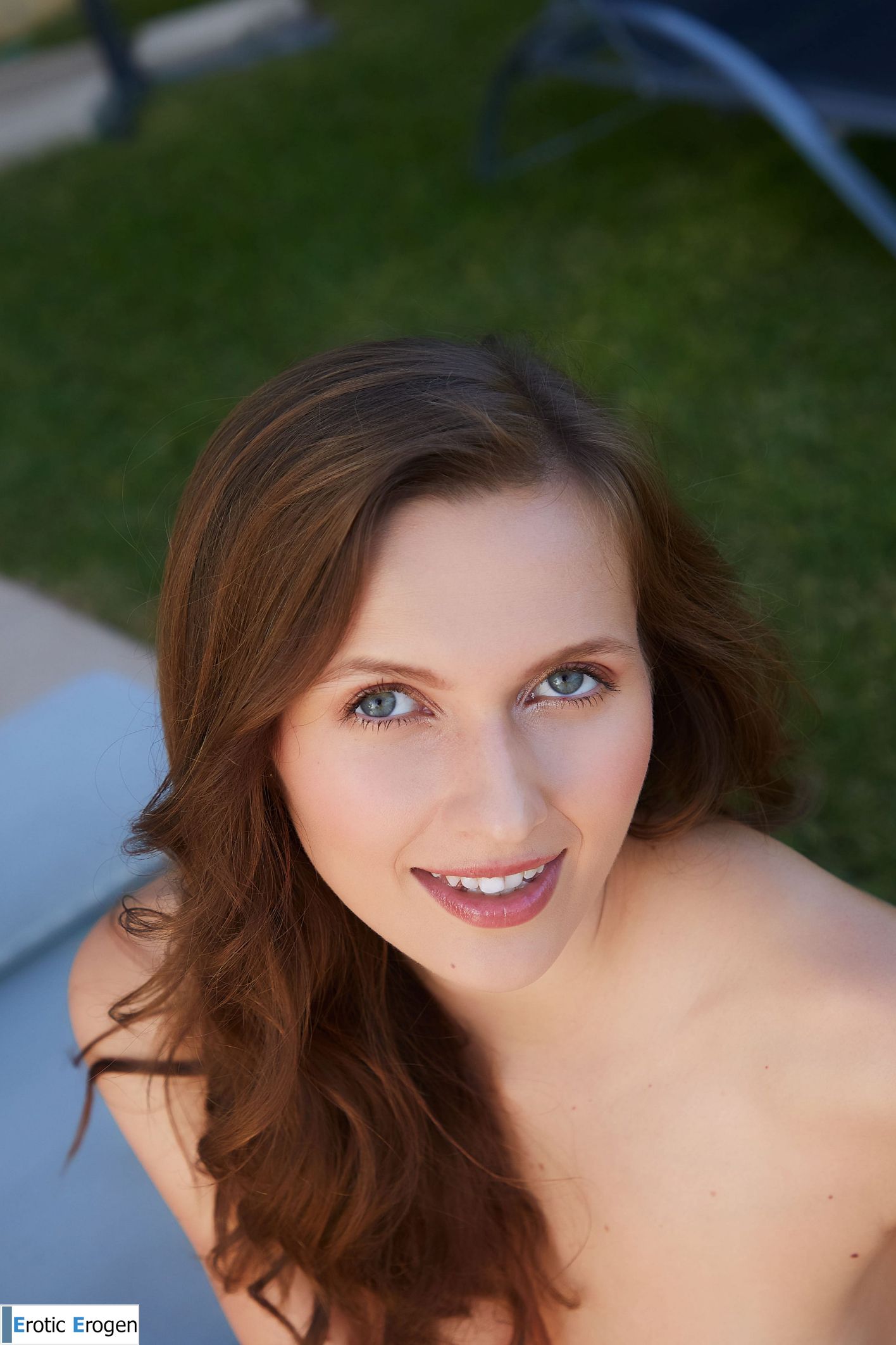 Stacy Cruz in Shubbery. Picture 26